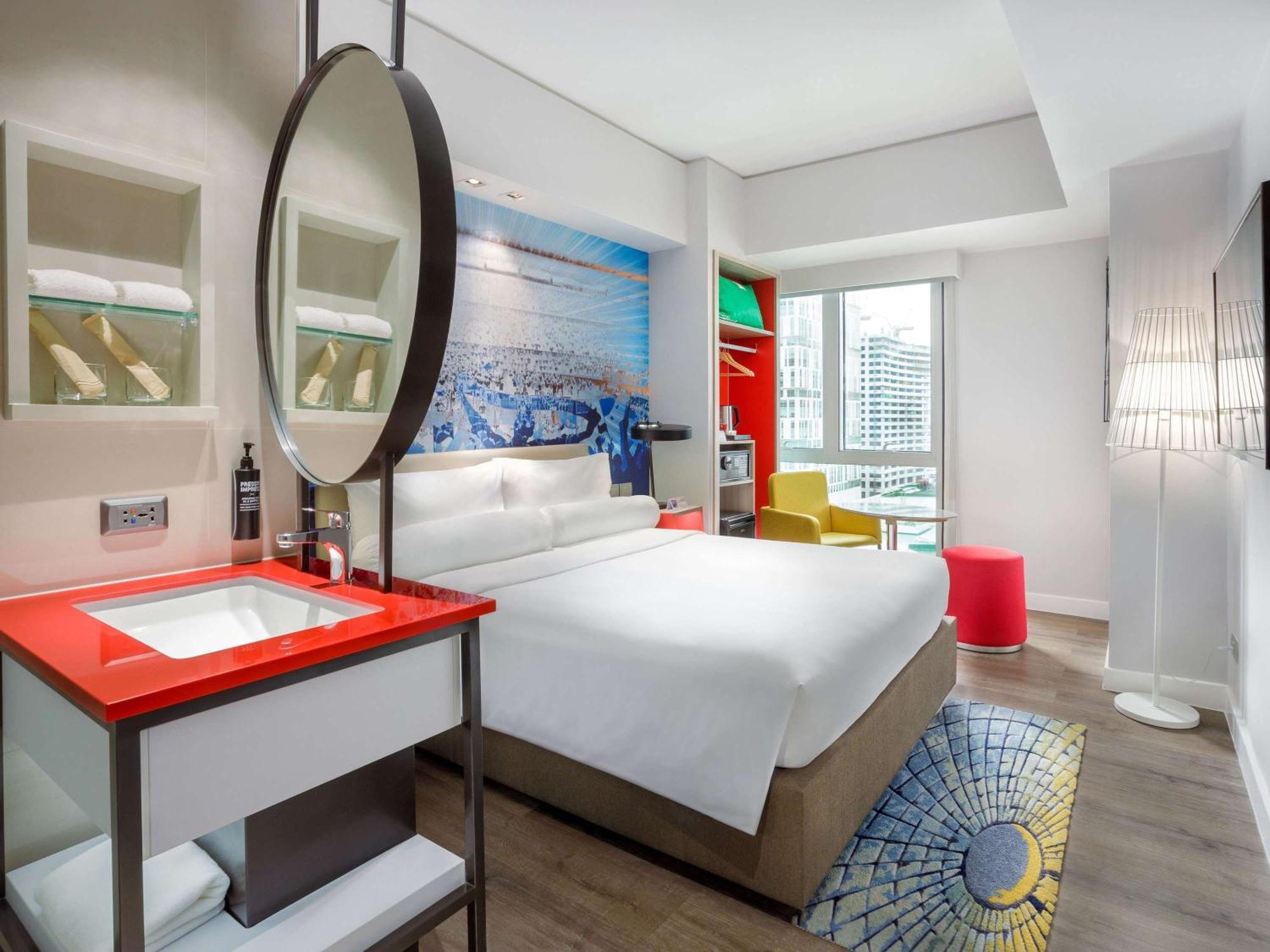 Ibis Styles Manila Araneta City Кесон-Сити Экстерьер фото