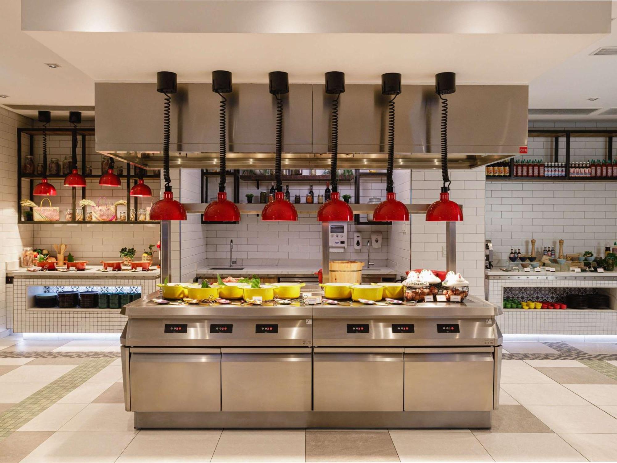 Ibis Styles Manila Araneta City Кесон-Сити Экстерьер фото