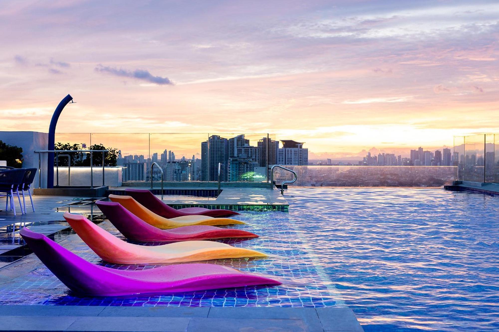 Ibis Styles Manila Araneta City Кесон-Сити Экстерьер фото