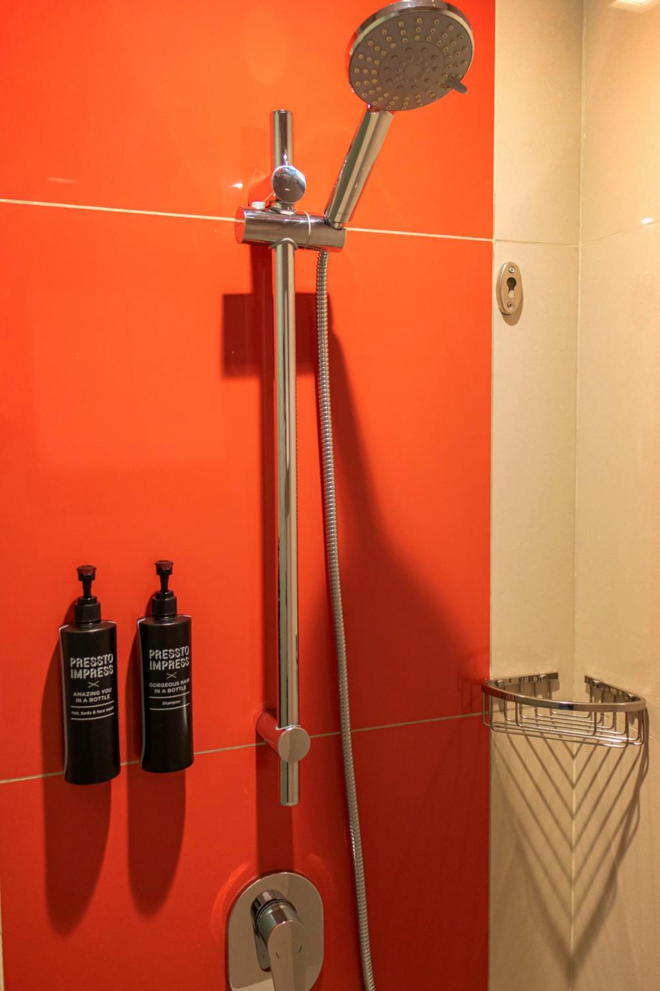 Ibis Styles Manila Araneta City Кесон-Сити Экстерьер фото